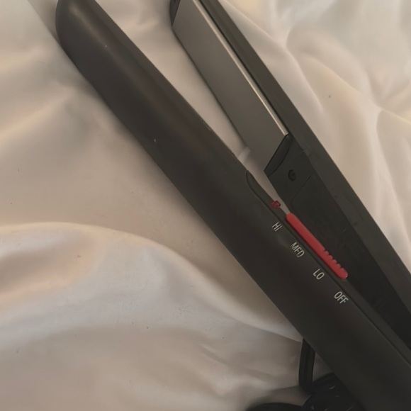 TRESemmé Black Hair Straightener - Picture 3 of 4